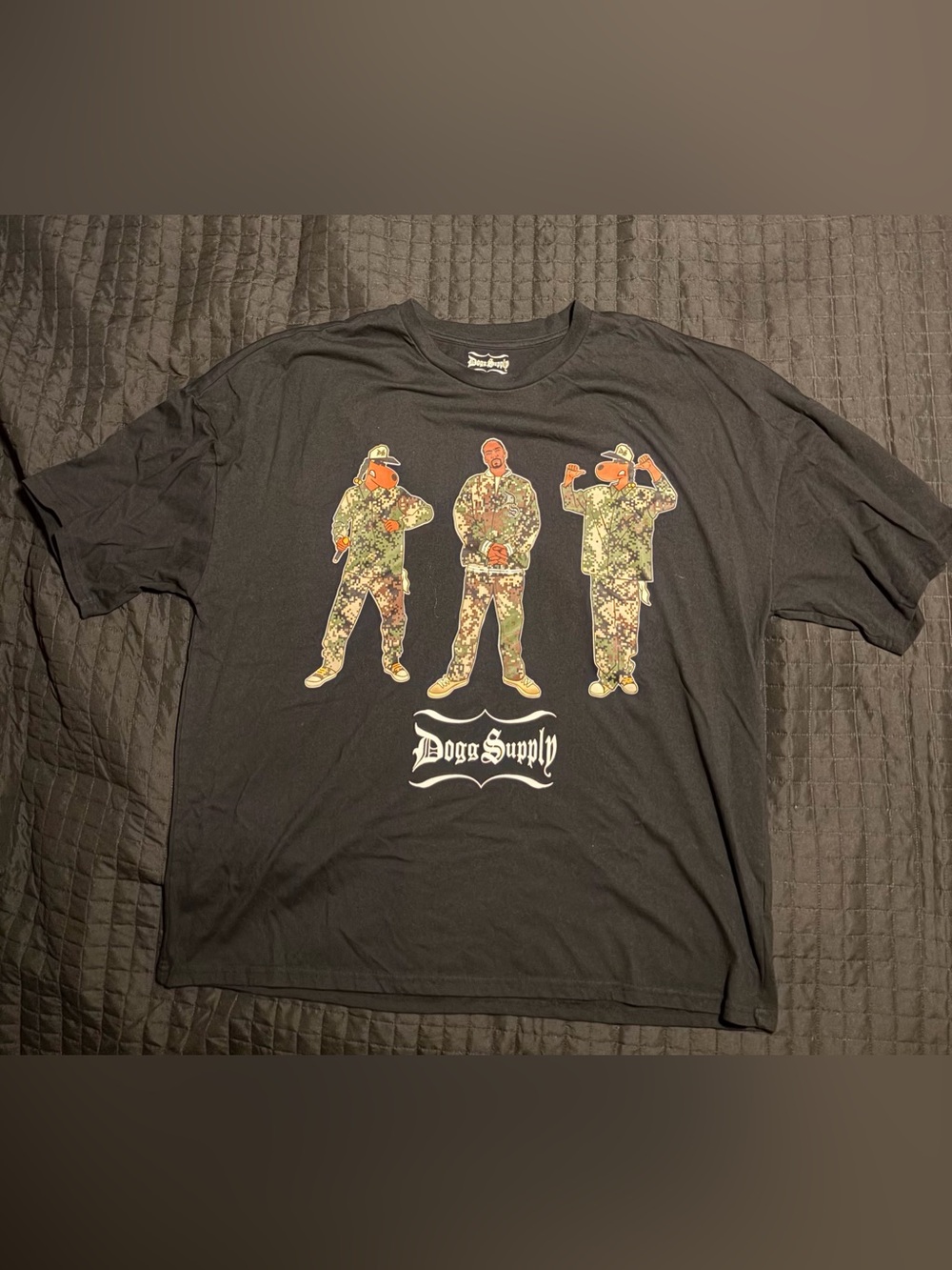 Dogg Supply by Snoop Dogg Black Graphic Tee with Camo Crew Print 2xl